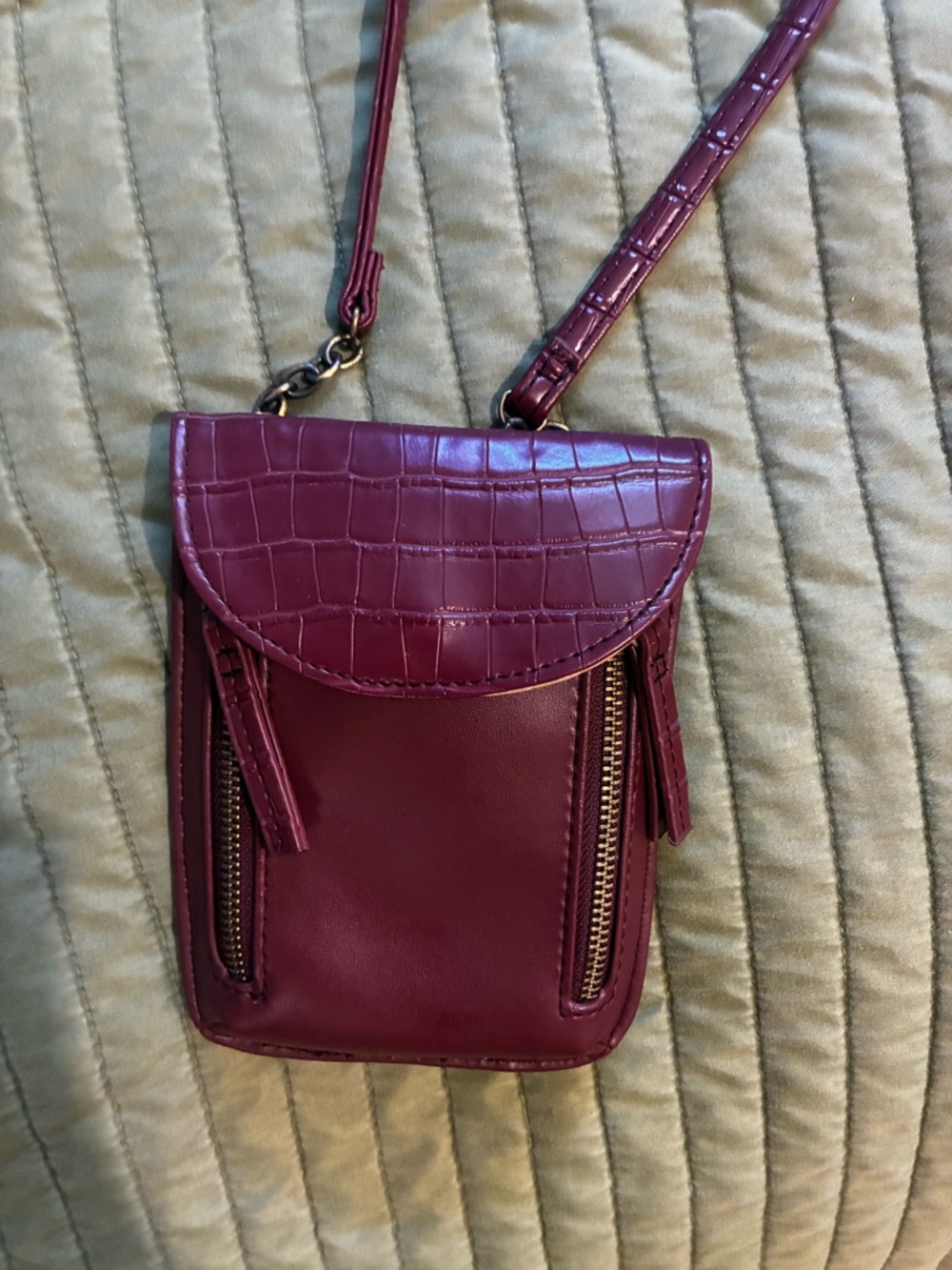 💰5/$10 Women's Crossbody Phone Bag in Burgundy